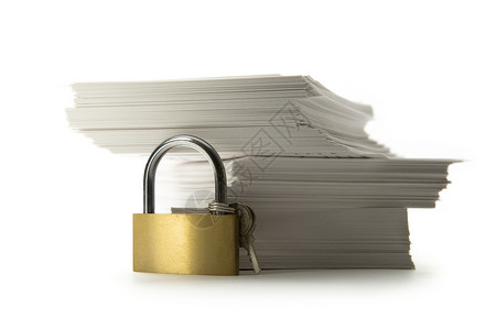 纸牌和锁匙堆叠杂志打印商业钥匙工作卡片命令文书文档白色背景图片