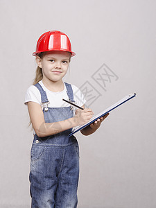 儿童工程师头戴头盔 在文件夹中写作背景图片