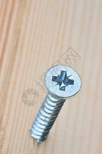 木柴中的螺丝宏观工具装修木头金属硬件维修工作背景图片