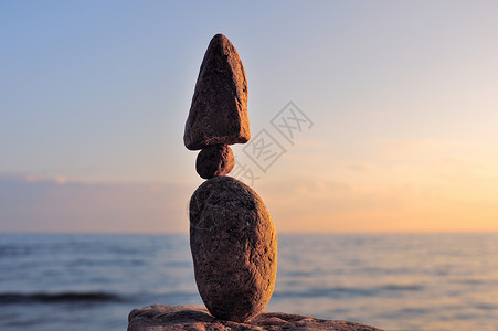 拉长的类似锌禅意鹅卵石金字塔风度海岸化合物石质矿物石头冥想背景