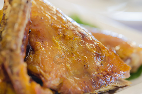 灰鸡烧烤香料胡椒午餐食物脆皮棕色皮肤黄色美食背景图片