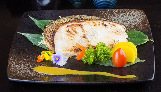 萨巴永日美菜 本底炸鱼炙烤油炸盘子蔬菜沙拉餐厅白色鳟鱼食物饮食背景