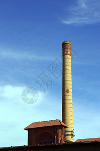 旧煤气厂的烟熏高清图片