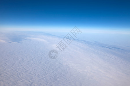上面的云云飞机飞行空气全景航班天气多云平流层旅行地平线背景图片