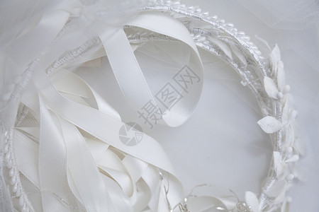 结婚花环植物婚礼框架新娘传统树叶宗教美丽头巾白色背景图片