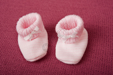 婴儿育婴鞋柔软度水平钩针手工粉色女孩衣服丝带生日孩子们背景图片