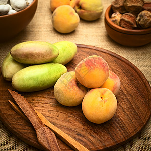 桃子堆三方香蕉木板饮食小吃食物营养盘子早餐背景