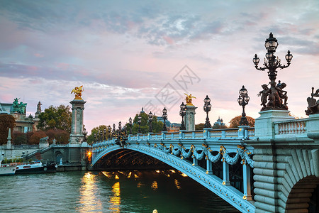 巴黎亚历山大三世桥旅游建筑学艺术旅行景观地标城市日出天空历史性背景