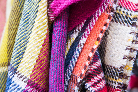 毛毛毯纺织品手工业地毯边缘针织格子围巾织物折叠手工背景图片