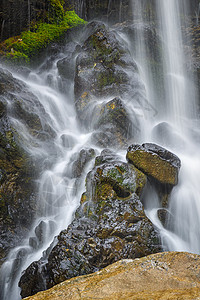 库腾贝格库赫富卢特瀑布溪流石头岩石场景环境公园荒野旅行森林叶子背景