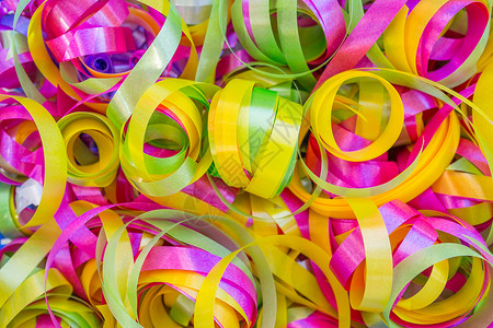 彩带彩色背景黄色粉色磁带礼物丝带绿色派对背景图片