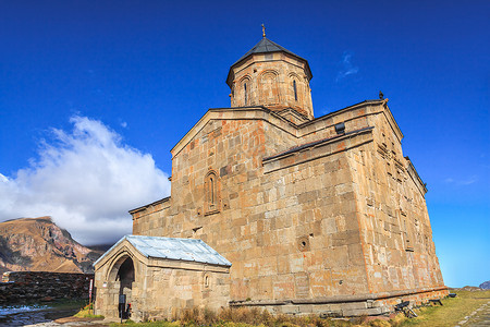 Kazbek山上的Gergeti三一教堂高清图片