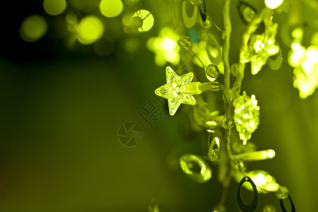 带星星的圣诞灯光派对绿色彩灯庆典新年圣诞星形水平背景图片