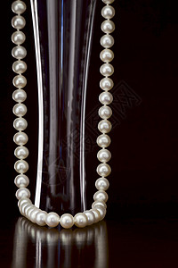 珍珠项链白色宝石奢华珠宝钥匙礼物反射财富细绳背景图片