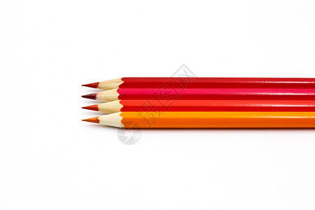 白色背景的彩色铅笔教育蜡笔团体木头绿色红色蓝色背景图片