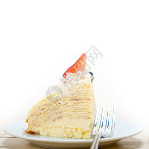 Crepe 煎饼蛋糕鞭打煎饼白色图层蛋糕糕点食物饼子早餐红色背景图片