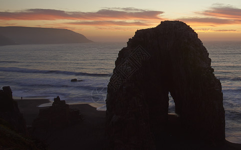 太平洋日落环境天空太阳岩石海浪宪法海洋背景图片