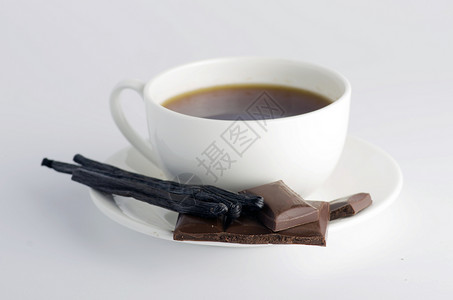 一杯加深巧克力的热茶芳香香气香料星星杯子玻璃肉桂盘子甜点香草背景