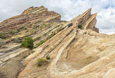 地震救灾员雨后自然区公园砂岩峡谷板块岩层岩石悬崖侵蚀天空地震地标背景