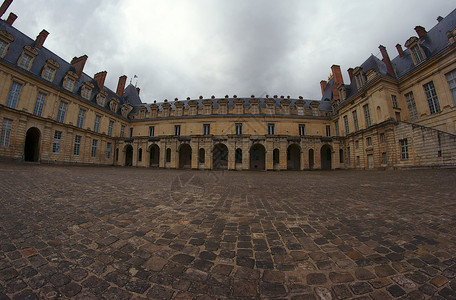 宫殿中被围起来的院子背景图片
