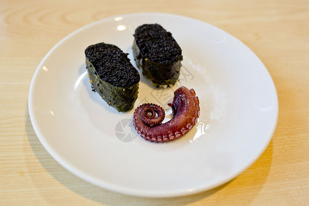 日本菜食马基寿司 配有黑鱼子酱和章鱼图片