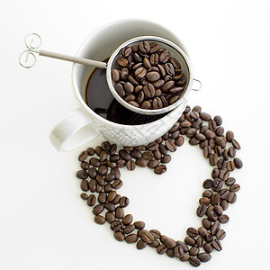白色背景的咖啡杯和咖啡豆条形心形蒸汽伴侣灵魂桌子背景图片