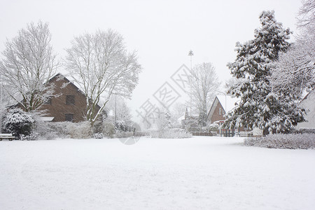 村庄降雪     冬季风景冻结农村场地建筑分支机构小路环境房子季节国家背景图片