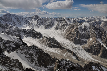 吉尔吉斯斯坦天山山脉风景远足山峰冰川高度顶峰岩石高清图片