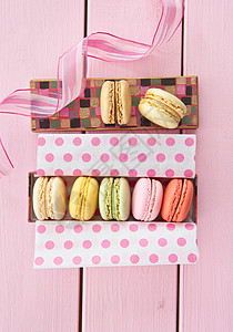 色彩多彩的玉纱糖果礼物盒休闲乡村木板时间时光粉色款待丝带背景图片