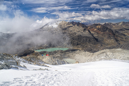 玻利维亚人波多西华人山脉高度冰川首脑高山全景顶峰大本营远足风景背景