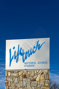 Livetouch 国立学校工作室标志背景图片