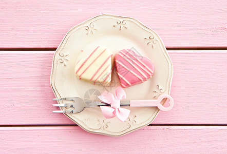 心形粉红小四色红色粉色巧克力饼干生日款待乡村蛋糕食物糖果背景图片