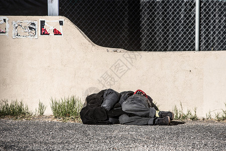 无家可归的人睡觉高清图片