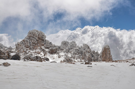 萨巴兰的岩石远足风景高度高清图片