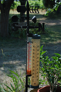 气象站雨量计花园季节温度气象温度计背景图片