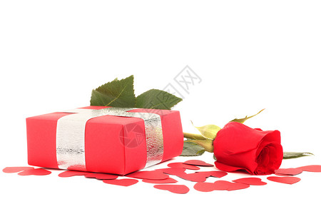 玫瑰和礼品展示盒子丝带红色热情卡片白色礼物背景图片