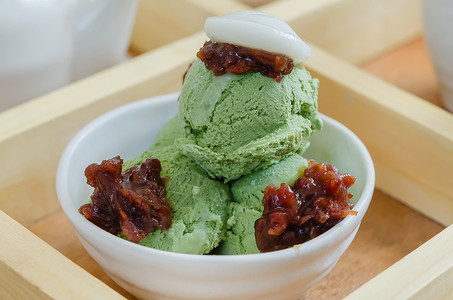 日食甜点食物红豆抹茶绿茶冰淇淋美食背景图片