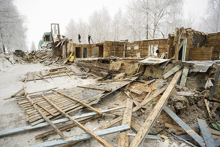 旧房子 木屋的拆房案背景图片