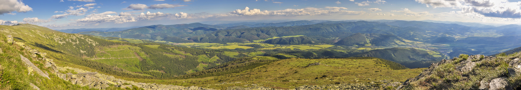 斯洛伐克山谷山脉顶峰森林风景树木丘陵首脑晴天山顶高清图片