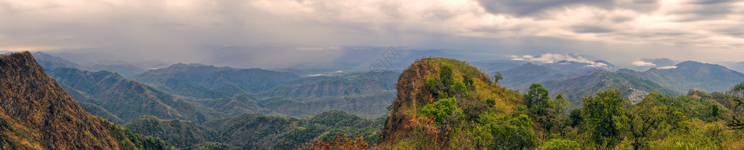 米佐拉姆多云全景风景雨量绿色丘陵山脉风暴水平天空背景图片