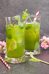 樱花鸡尾酒Matcha 薄薄冰茶茶叶饮料食物绿茶香气茶点文化柠檬果汁眼镜背景