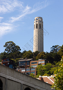 Coit Tower 山坡边的旧金山邻里高清图片