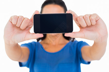 漂亮的黑发美女自拍拍照技术长发女性手机屏幕棕色女士电话头发背景图片
