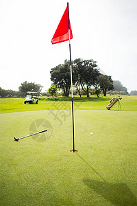 高尔夫球场高尔夫球球场绿色旗帜阳光运动活动假期推杆爱好背景图片