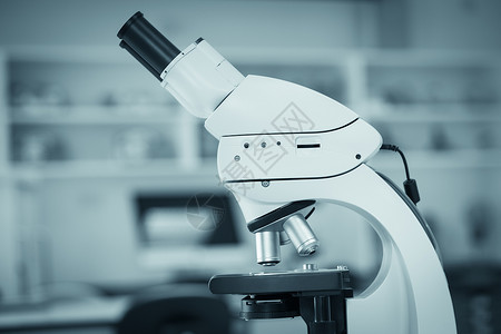 在实验室中特写显微镜审查研究科学技术医学卫生镜片保健背景图片