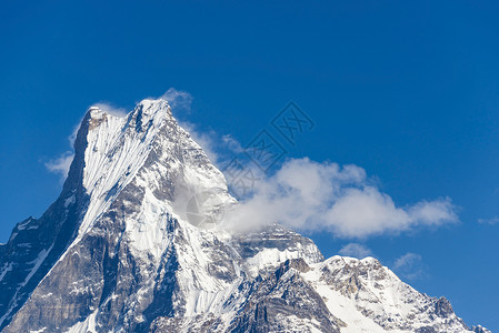尼泊尔的旅行顶峰首脑旅游鱼尾白色冰川天空高度风景高清图片