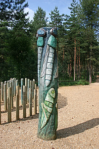 图腾极木头蟋蟀公园雕刻工匠木工部落艺术雕像木雕高清图片