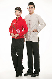 白色背景面前穿着中国服装服务员的服饰工作室咖啡旗袍围裙服务微笑员工烹饪迎宾女孩背景图片