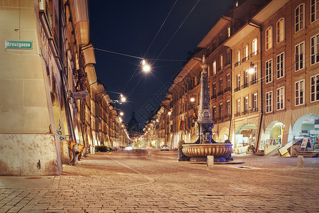 老巷伯尔尼Kramgasse巷夜景背景