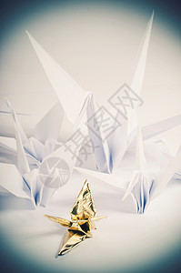 折纸起重机白色起重机插图鸟类工艺动物折叠团体金属背景图片